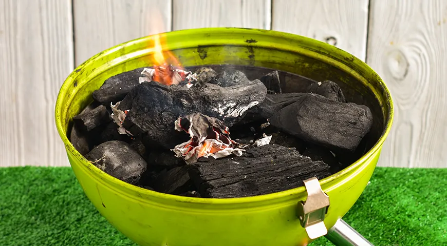 Шашлык из свиной печенки на мангале