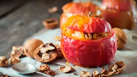 Запеченные яблоки с орехами и медом