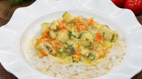 Нежный минтай в сметанном соусе с рисом