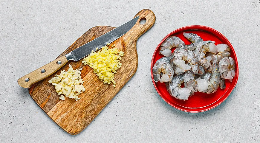 Стир-фрай с креветками и брокколи