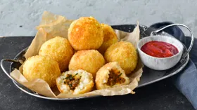 Рецепты с маслом растительным, твёрдыми сырами и соусом томатным