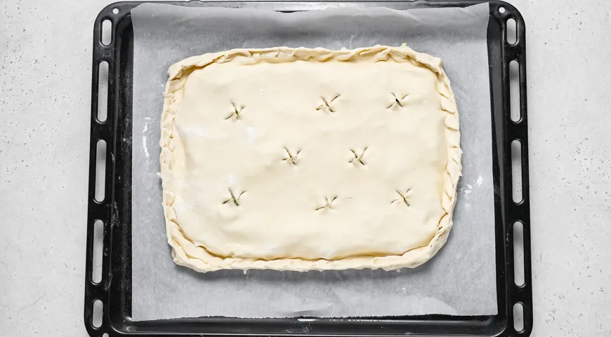 Cлоеный пирог с луком и яйцом