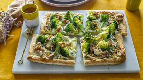 Тарт с брокколи, сыром и орехами