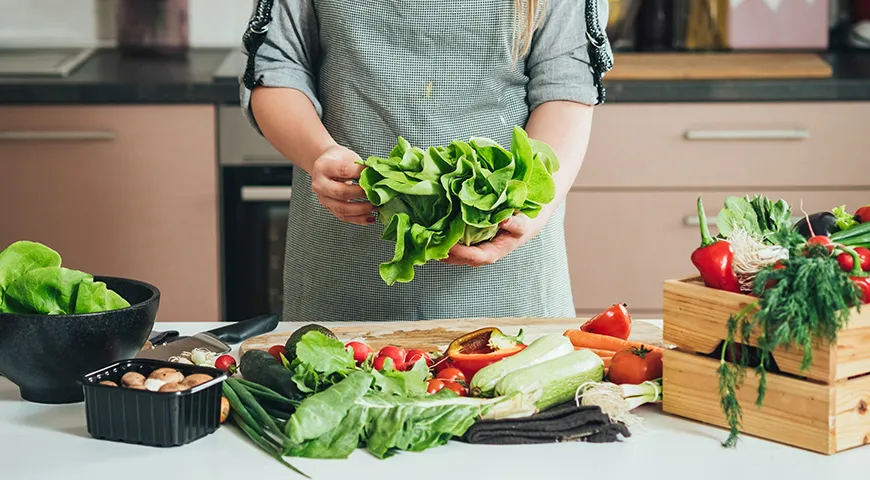 Овощи, листовые салаты и зелень улучшают пищеварение