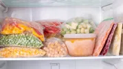 Как правильно замораживать и размораживать продукты — рассказали эксперты