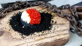 «Пирожное» с икрой и белым шоколадом от Гиви Хатисова