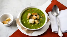 Куриный суп с тыквой и соусом песто из рукколы