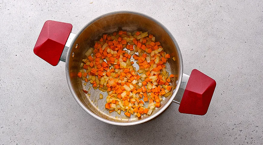 Чаудер с креветками и чоризо