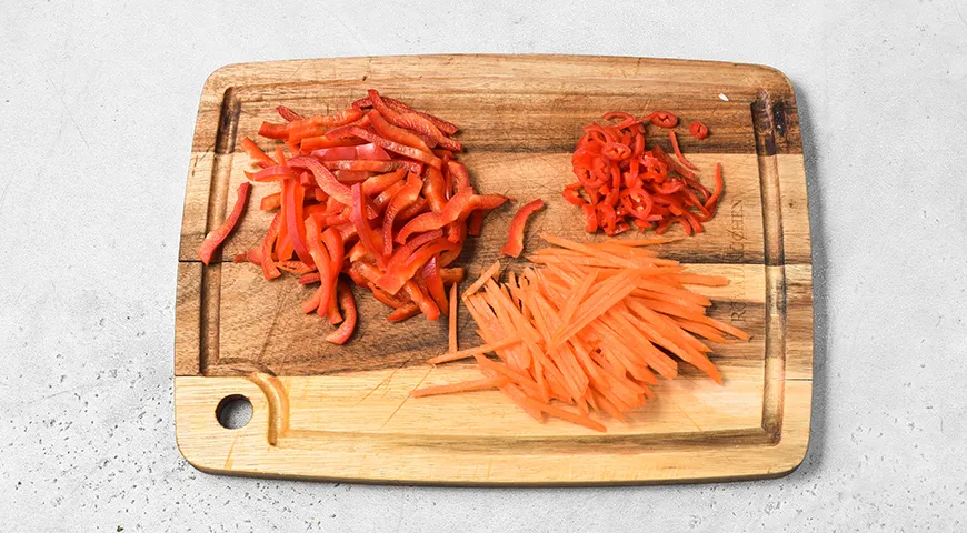 Фунчоза с морепродуктами и овощами