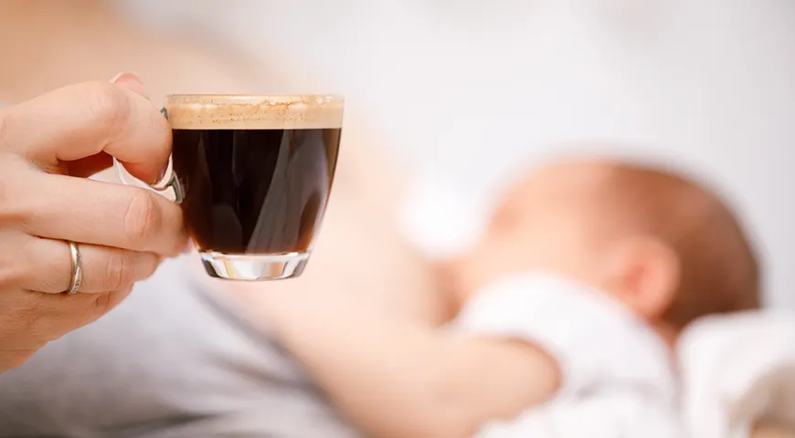 Исследования не подтверждают прямого влияния умеренных доз кофеина на выработку пролактина — гормона, отвечающего за выработку молока