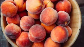 Как за 1 ночь превратить «дубовые» персики в сочные — найден проверенный способ