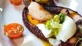 Рецепты с морепродуктами, салатом и черри
