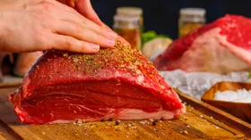 Как засолить или замариновать мясо для копчения в домашних условиях