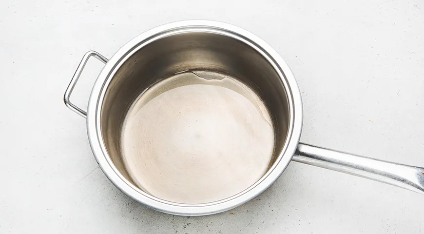 Домашняя солянка с капустой, рисом и сосисками