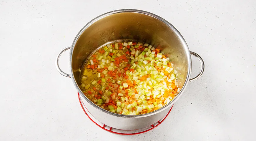 Куриный суп с шампиньонами и картофелем