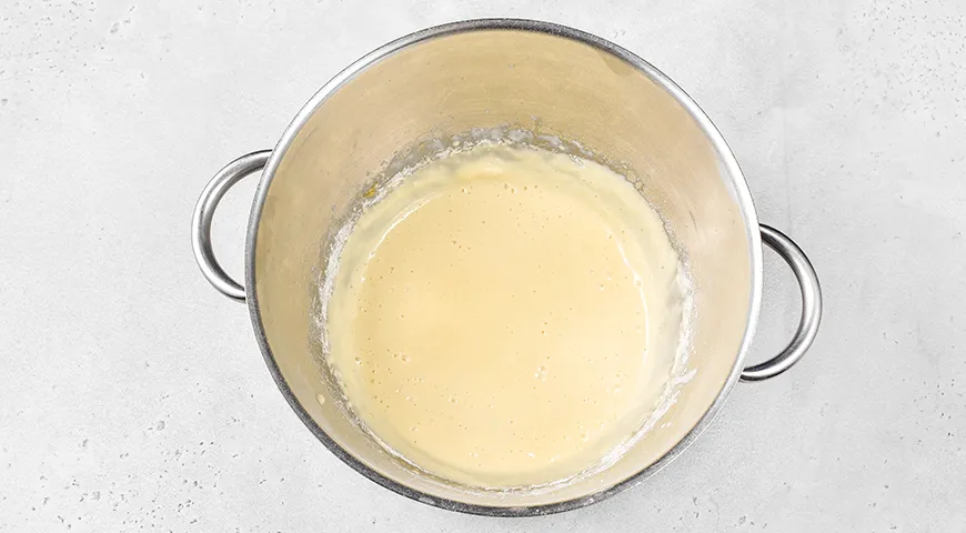 Сладкий заливной пирог со щавелем