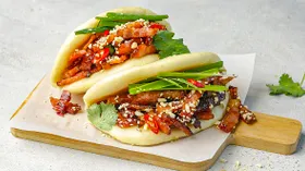 Гуа бао с грудинкой (паровые булочки с начинкой)