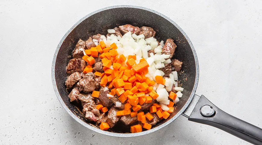 Гуляш из говядины как в советской столовой