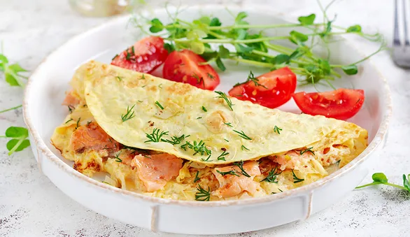 Омлет с рыбой и сыром чеддер