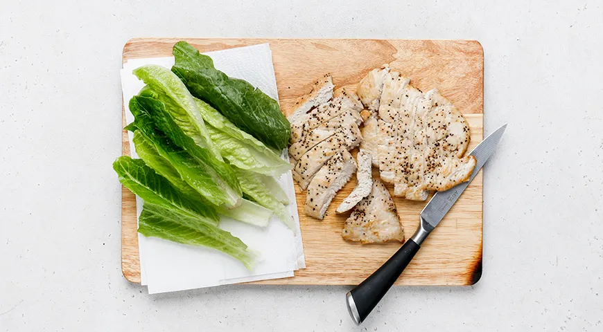 Брускетта Цезарь с курицей