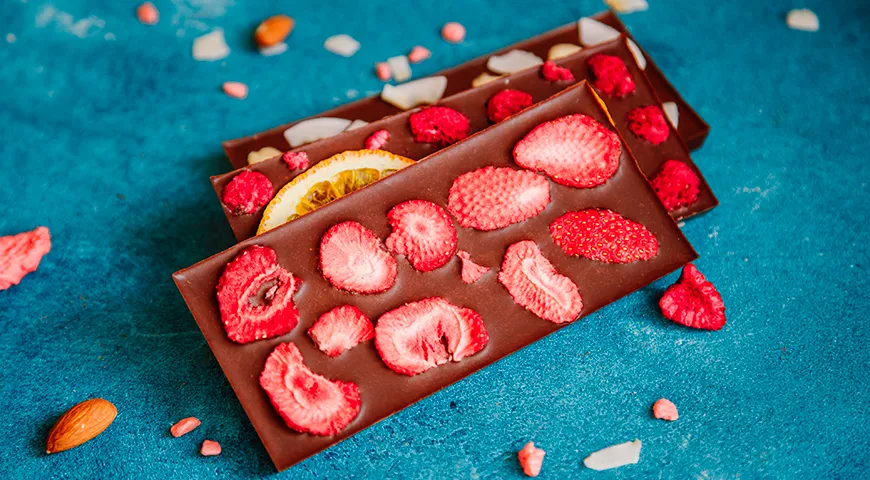 Японская кухня делает сублимированную клубнику частью шоколада 