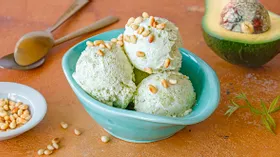 Сливочное мороженое с авокадо