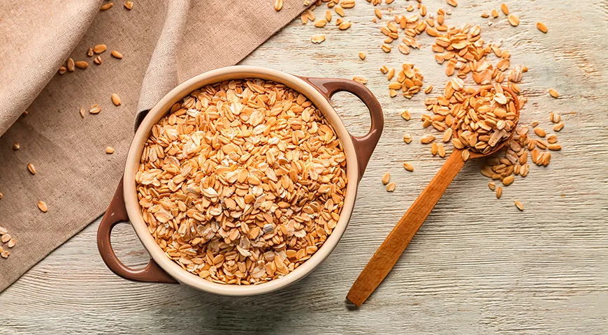 Овсяные хлопья подразделяются по степени обработки и размеру пластинок