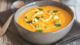 Суп из цветной капусты с фисташковым кремом