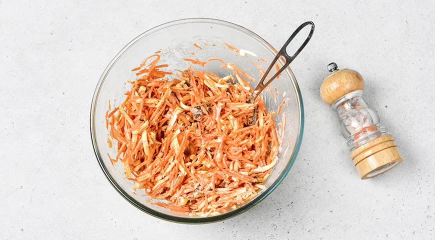 Салат с морковью, плавленым сыром и чесноком