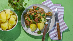 Шампиньоны, жаренные с краковской колбасой