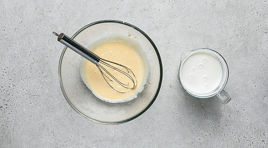 Цельнозерновые вафли с арахисовой пастой, ягодами и мороженым