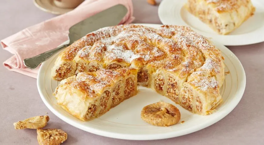 Марокканский пирог с инжиром и миндалем