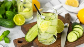 7 полезных свойств огуречной воды