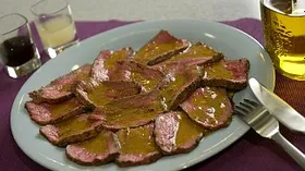 Маринованный ростбиф с майораном, оливковым маслом и горчицей