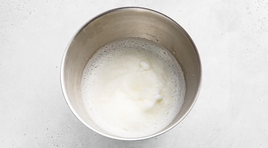 Песочные корзиночки с повидлом и белковым кремом