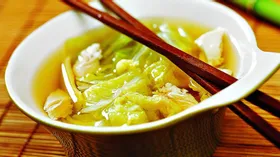 Китайский суп из капусты с курицей