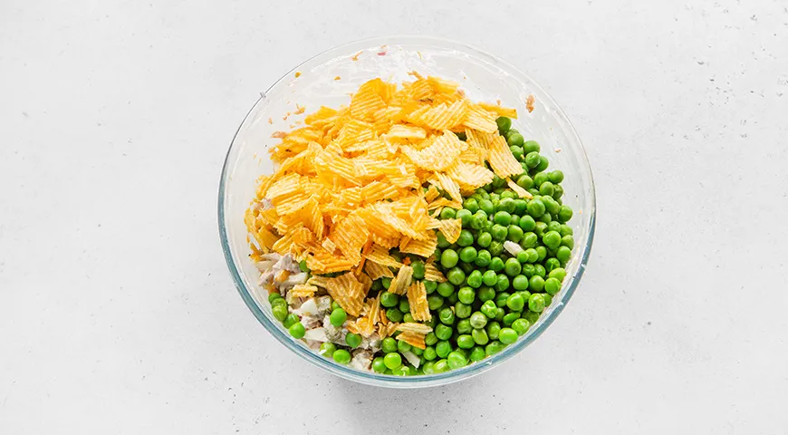 Салат с тунцом и горошком