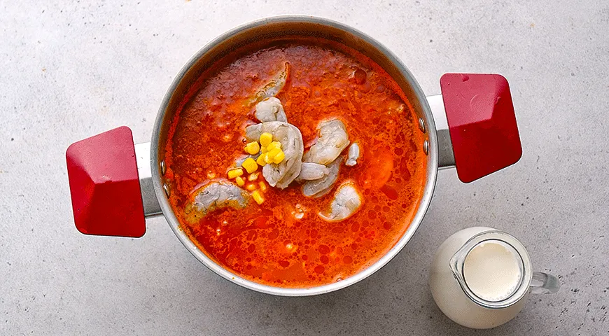 Чаудер с креветками и чоризо