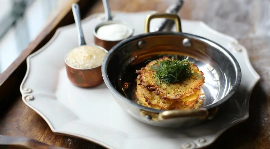 Картофельные оладьи с щучьей икрой