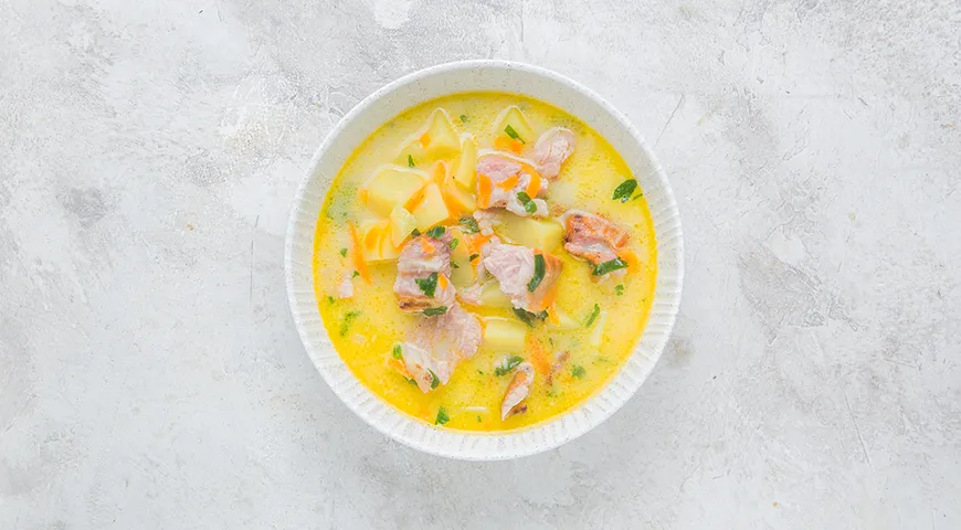 Сырный суп с копченостями