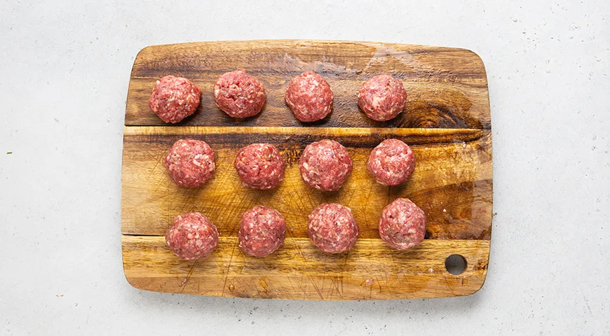 Тушеная картошка с фрикадельками