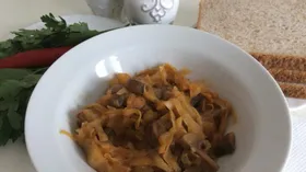 Капуста тушёная с грибами и картофелем