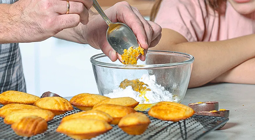 Печенье «Мадлен» с маракуйей