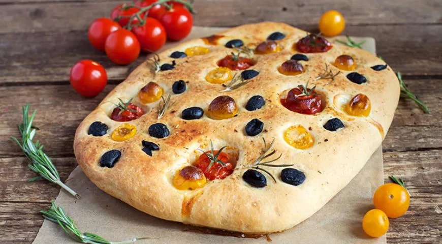 Рецепт фокаччи с томатами, маслинами и розмарином