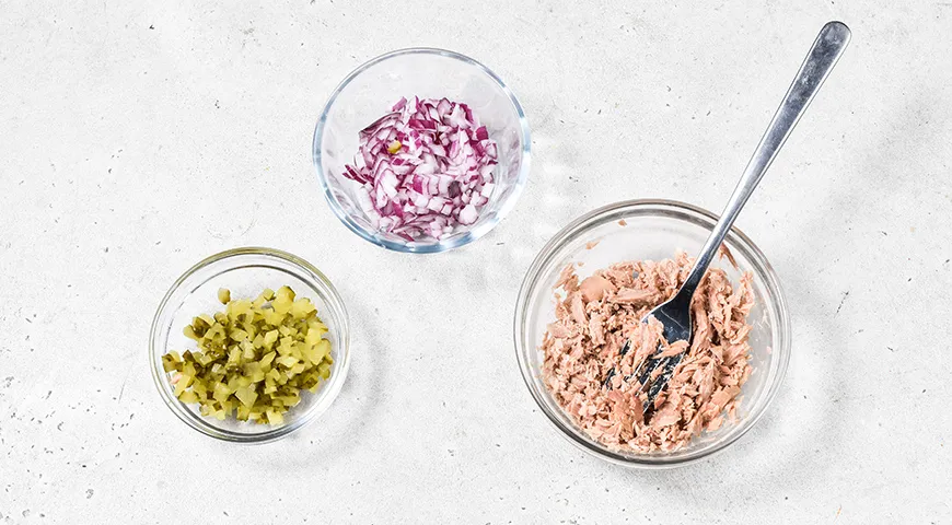 Яйца, фаршированные тунцом