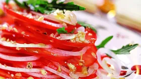 Закуска из помидоров с орехами