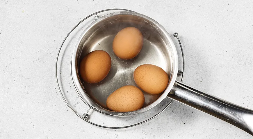 Салат-коктейль с ветчиной, огурцом и сыром