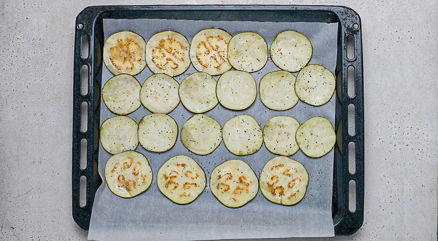 Баклажановые чипсы с кунжутным песто