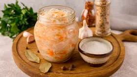 Квашенная капуста в банке