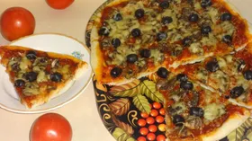 Пицца с шампиньонами и оливками
